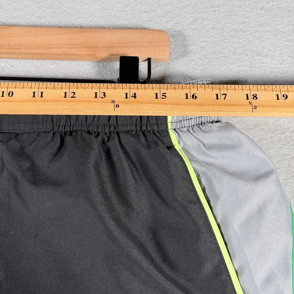 Nike Mens XL Swim Trunks Black Green Colorblock Board Shorts TESS0242 Logo